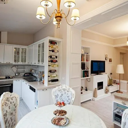 Apartamento Place To In Tirana, Blloku, Pallat Agimi
