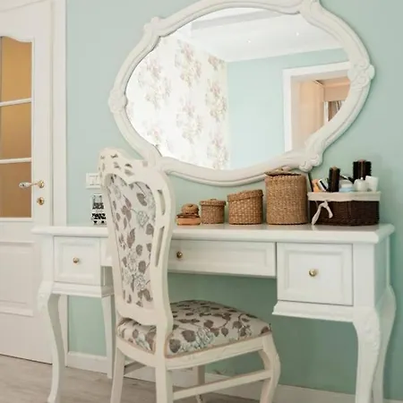 Place To In Tirana, Blloku, Pallat Agimi